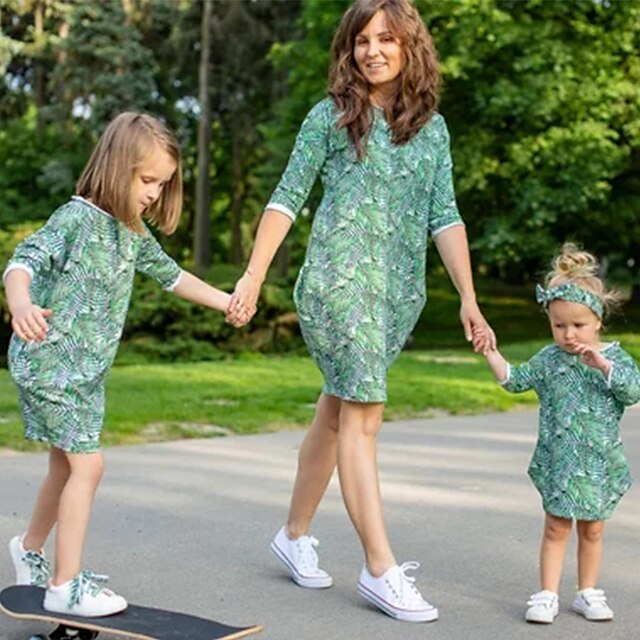  Mama und ich Kleid Grafik Bedruckt Grün Knielang Halbe Ärmel Passende Outfits / Sommer