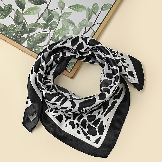  Women's Square Scarf Holiday Beige Scarf Color Block / Black and White / Fall / Winter / Spring / Polyester