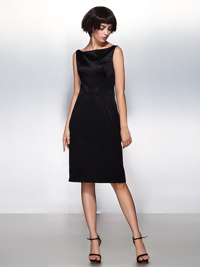  Sheath / Column Little Black Dress Cocktail Party Dress Bateau Neck Knee Length Sleeveless Satin with Pleats 2022