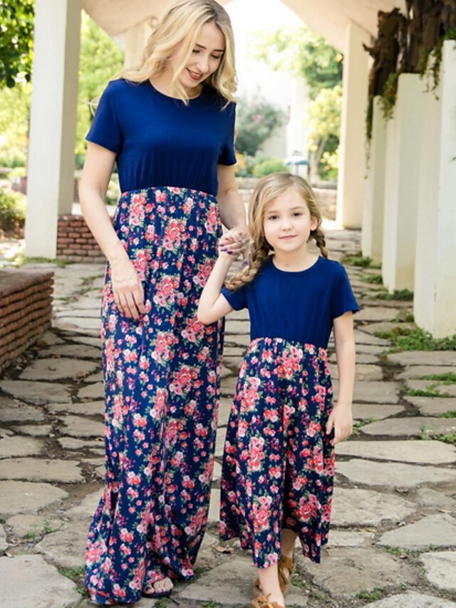  Mama und ich Kleid Blumen Bedruckt Staubiges Blau Maxi Kurzarm Grundlegend Passende Outfits / Sommer