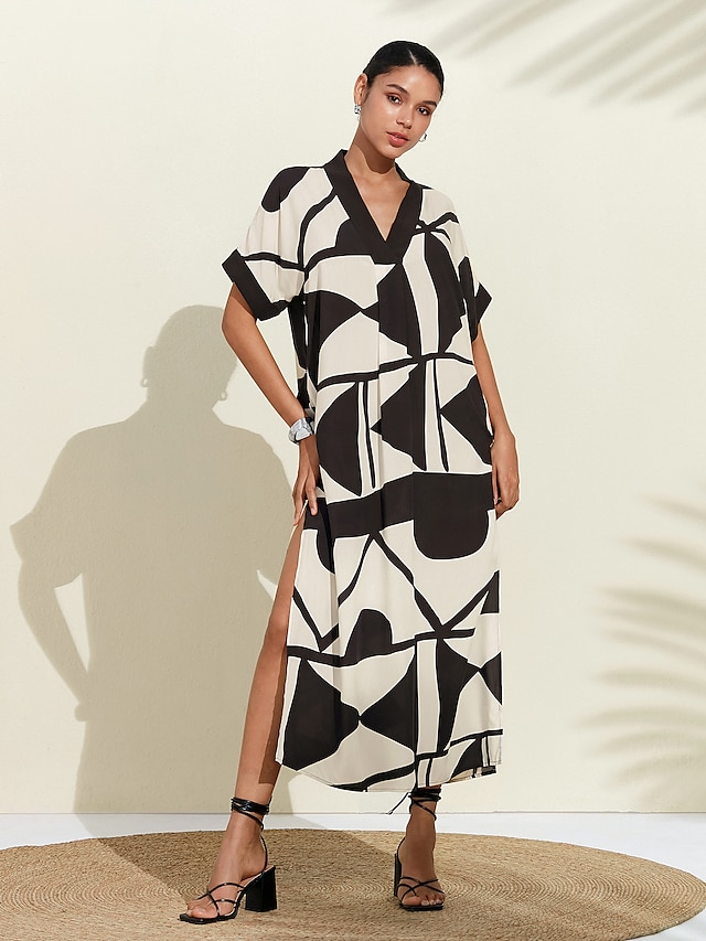  Black and White Geometric Print Maxi Dress