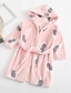 billige New in Daily Casual-barnekåper til guttejenter, babybarnkåpe hette flanell badekåpe pyjamas nattøy for guttejenter (oss 7-8t / høyde 55,0 &quot;, jordbær)