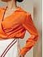 preiswerte Two Piece Sets-Satin-Bluse mit Cross-Kragen in Orange&amp;amp;Zweiteiliges Set mit mehrfarbig gestreiftem Midirock