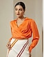 preiswerte Zweiteilige Sets-Satin-Bluse mit Cross-Kragen in Orange&amp;amp;Zweiteiliges Set mit mehrfarbig gestreiftem Midirock