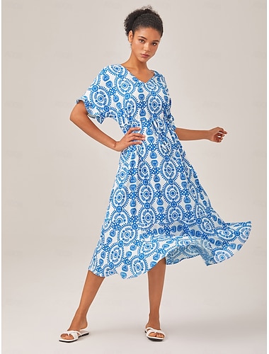 Vestido estampado azul estilo resort con cintura ajustada