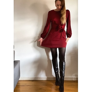 robe courte en satin à lacets et col ras du cou