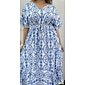 Vestido estampado azul estilo resort con cintura ajustada