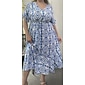 Vestido estampado azul estilo resort con cintura ajustada